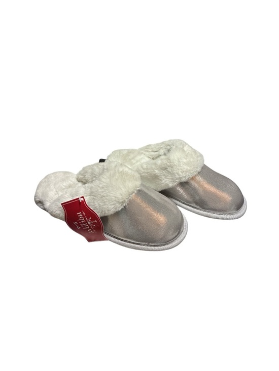 Mommy & Me Women's Silver Metallic Faux Fur Clog Slippers - Picture 8 of 9